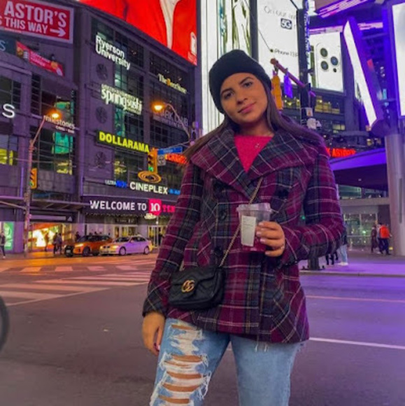 Meet your Posher, Sarah aimeé - Picture 1 of 1